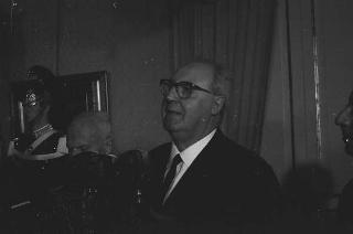 Il Presidente della Repubblica Giuseppe Saragat si prepara per il discorso di fine anno e il ricevimento offerto alle Alte Cariche dello Stato per gli auguri di Natale e Capodanno