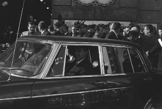 Il Presidente della Repubblica Giuseppe Saragat si prepara per il discorso di fine anno e il ricevimento offerto alle Alte Cariche dello Stato per gli auguri di Natale e Capodanno