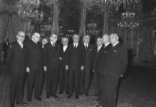 Il Presidente della Repubblica Giuseppe Saragat si prepara per il discorso di fine anno e il ricevimento offerto alle Alte Cariche dello Stato per gli auguri di Natale e Capodanno