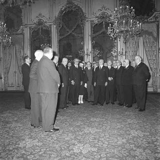 Il Presidente della Repubblica Giuseppe Saragat si prepara per il discorso di fine anno e il ricevimento offerto alle Alte Cariche dello Stato per gli auguri di Natale e Capodanno