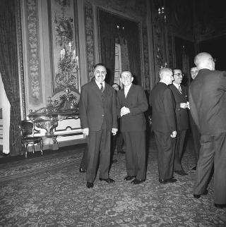 Il Presidente della Repubblica Giuseppe Saragat si prepara per il discorso di fine anno e il ricevimento offerto alle Alte Cariche dello Stato per gli auguri di Natale e Capodanno