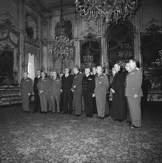 Il Presidente della Repubblica Giuseppe Saragat si prepara per il discorso di fine anno e il ricevimento offerto alle Alte Cariche dello Stato per gli auguri di Natale e Capodanno