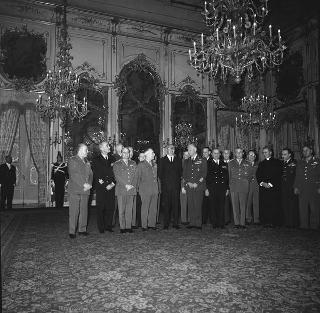 Il Presidente della Repubblica Giuseppe Saragat si prepara per il discorso di fine anno e il ricevimento offerto alle Alte Cariche dello Stato per gli auguri di Natale e Capodanno