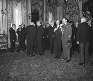 Il Presidente della Repubblica Giuseppe Saragat si prepara per il discorso di fine anno e il ricevimento offerto alle Alte Cariche dello Stato per gli auguri di Natale e Capodanno