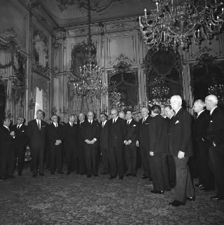 Il Presidente della Repubblica Giuseppe Saragat si prepara per il discorso di fine anno e il ricevimento offerto alle Alte Cariche dello Stato per gli auguri di Natale e Capodanno