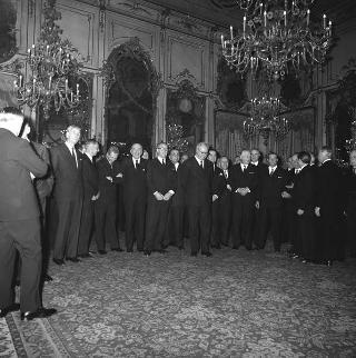 Il Presidente della Repubblica Giuseppe Saragat si prepara per il discorso di fine anno e il ricevimento offerto alle Alte Cariche dello Stato per gli auguri di Natale e Capodanno