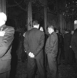 Il Presidente della Repubblica Giuseppe Saragat si prepara per il discorso di fine anno e il ricevimento offerto alle Alte Cariche dello Stato per gli auguri di Natale e Capodanno