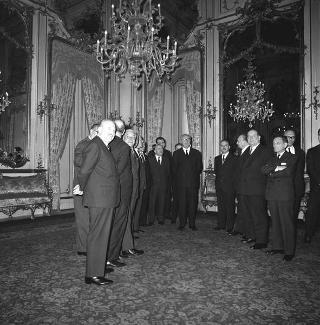 Il Presidente della Repubblica Giuseppe Saragat si prepara per il discorso di fine anno e il ricevimento offerto alle Alte Cariche dello Stato per gli auguri di Natale e Capodanno