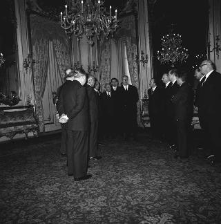 Il Presidente della Repubblica Giuseppe Saragat si prepara per il discorso di fine anno e il ricevimento offerto alle Alte Cariche dello Stato per gli auguri di Natale e Capodanno