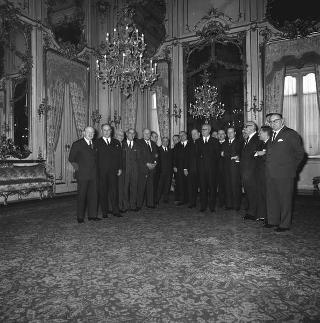 Il Presidente della Repubblica Giuseppe Saragat si prepara per il discorso di fine anno e il ricevimento offerto alle Alte Cariche dello Stato per gli auguri di Natale e Capodanno