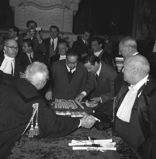 Intervento del Presidente della Repubblica Giuseppe Saragat all'inaugurazione dell'Anno Giudiziario 1966 della Corte Suprema di Cassazione, segue la cerimonia in forma privata, della consegna delle medaglie-ricordo agli Avvocati anziani