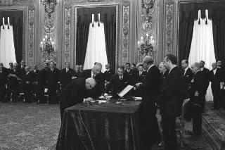 Il Presidente della Repubblica Giuseppe Saragat preside alla cerimonia di Giuramento dei nuovi ministri del terzo Governo Moro