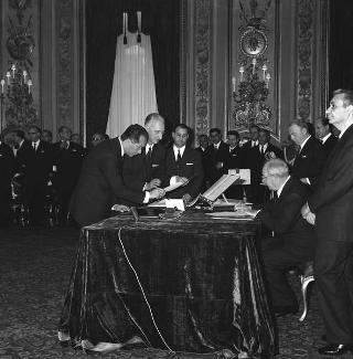 Il Presidente della Repubblica Giuseppe Saragat preside alla cerimonia di Giuramento dei nuovi ministri del terzo Governo Moro