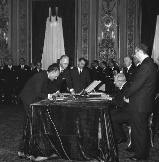 Il Presidente della Repubblica Giuseppe Saragat preside alla cerimonia di Giuramento dei nuovi ministri del terzo Governo Moro