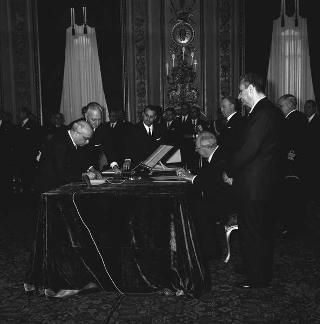 Il Presidente della Repubblica Giuseppe Saragat preside alla cerimonia di Giuramento dei nuovi ministri del terzo Governo Moro
