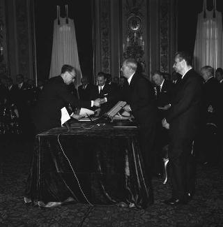 Il Presidente della Repubblica Giuseppe Saragat preside alla cerimonia di Giuramento dei nuovi ministri del terzo Governo Moro