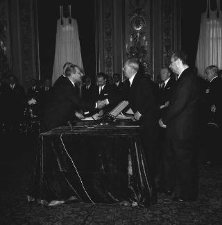 Il Presidente della Repubblica Giuseppe Saragat preside alla cerimonia di Giuramento dei nuovi ministri del terzo Governo Moro