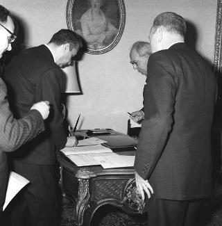Il Presidente della Repubblica Giuseppe Saragat preside alla cerimonia di Giuramento dei nuovi ministri del terzo Governo Moro
