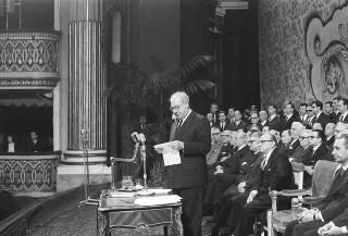 Napoli, Teatro San Carlo: discorso commemorativo del Presidente della Repubblica Giuseppe Saragat in occasione del I centenario della nascita di Benedetto Croce
