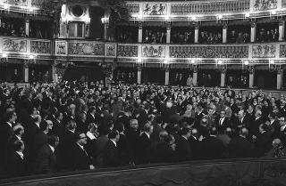 Napoli, Teatro San Carlo: discorso commemorativo del Presidente della Repubblica Giuseppe Saragat in occasione del I centenario della nascita di Benedetto Croce