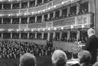 Napoli, Teatro San Carlo: discorso commemorativo del Presidente della Repubblica Giuseppe Saragat in occasione del I centenario della nascita di Benedetto Croce