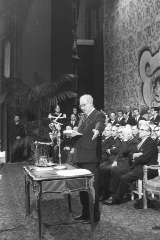 Napoli, Teatro San Carlo: discorso commemorativo del Presidente della Repubblica Giuseppe Saragat in occasione del I centenario della nascita di Benedetto Croce