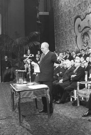 Napoli, Teatro San Carlo: discorso commemorativo del Presidente della Repubblica Giuseppe Saragat in occasione del I centenario della nascita di Benedetto Croce
