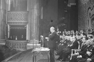 Napoli, Teatro San Carlo: discorso commemorativo del Presidente della Repubblica Giuseppe Saragat in occasione del I centenario della nascita di Benedetto Croce