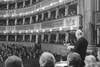 Napoli, Teatro San Carlo: discorso commemorativo del Presidente della Repubblica Giuseppe Saragat in occasione del I centenario della nascita di Benedetto Croce