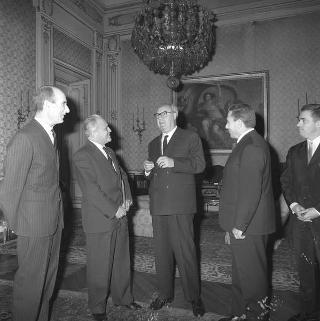 Il Presidente della Repubblica Giuseppe Saragat riceve in udienza Giuseppe Bartolotta, delegato della Società Italiana per l'oleodotto transalpino (SIOT), con il Consiglio di amministrazione