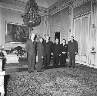 Rappresentanza di corpi e specialità delle tre Forze Armate (2.000 militari congedanti), con il Ministro della difesa Roberto Tremelloni