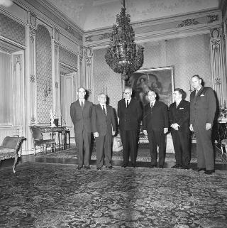 Rappresentanza di corpi e specialità delle tre Forze Armate (2.000 militari congedanti), con il Ministro della difesa Roberto Tremelloni