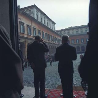 Rappresentanza di corpi e specialità delle tre Forze Armate (2.000 militari congedanti), con il Ministro della difesa Roberto Tremelloni