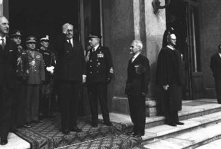Rappresentanza di corpi e specialità delle tre Forze Armate (2.000 militari congedanti), con il Ministro della difesa Roberto Tremelloni