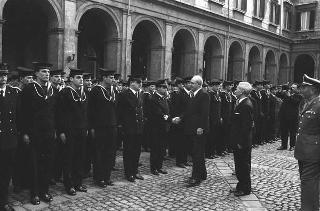 Rappresentanza di corpi e specialità delle tre Forze Armate (2.000 militari congedanti), con il Ministro della difesa Roberto Tremelloni