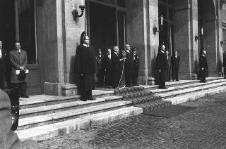 Rappresentanza di corpi e specialità delle tre Forze Armate (2.000 militari congedanti), con il Ministro della difesa Roberto Tremelloni