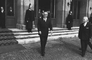 Rappresentanza di corpi e specialità delle tre Forze Armate (2.000 militari congedanti), con il Ministro della difesa Roberto Tremelloni