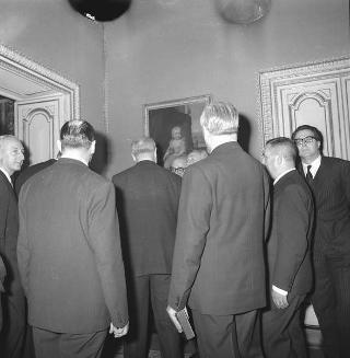 Pietro Campilli, Presidente dell'Istituto di studi per lo sviluppo economico, con Agostino Donati, Presidente del Comitato esecutivo, e partecipanti al corso di studi