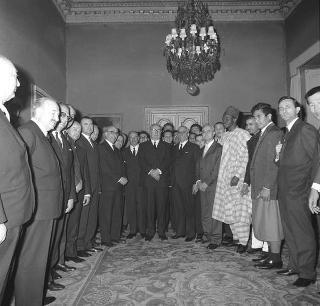 Pietro Campilli, Presidente dell'Istituto di studi per lo sviluppo economico, con Agostino Donati, Presidente del Comitato esecutivo, e partecipanti al corso di studi