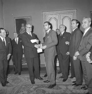 Pietro Campilli, Presidente dell'Istituto di studi per lo sviluppo economico, con Agostino Donati, Presidente del Comitato esecutivo, e partecipanti al corso di studi
