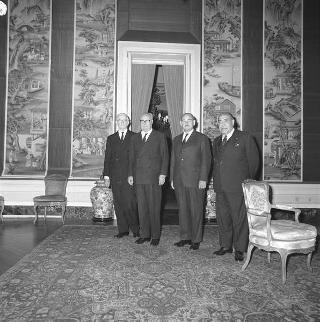 Il Presidente della Repubblica Giuseppe Saragat riceve in udienza Paul Hasluck, Ministro degli esteri di Australia, con Giuseppe Lupis, Sottosegretario di stato per gli affari esteri, e l'ambasciatore di Australia a Roma