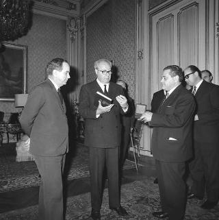 Visita di omaggio al Presidente della Repubblica Giuseppe Saragat del sen. Giovanni Spagnolli, Ministro delle poste e telecomunicazioni, con Bruno Kessler, Presidente della Giunta Provinciale di Trento e una delegazione del Comitato per le celebrazioni del Primo centenario della battaglia di Bezzecca