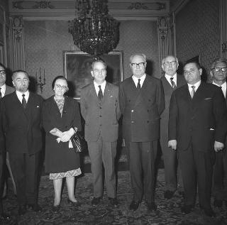Visita di omaggio al Presidente della Repubblica Giuseppe Saragat del sen. Giovanni Spagnolli, Ministro delle poste e telecomunicazioni, con Bruno Kessler, Presidente della Giunta Provinciale di Trento e una delegazione del Comitato per le celebrazioni del Primo centenario della battaglia di Bezzecca