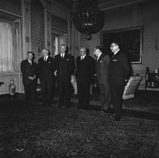 Il Presidente della Repubblica Giuseppe Saragat riceve in udienza Philippe Zutter, ambasciatore della Confederazione Elvetica, con una delegazione della Commissione italo-svizzera per la pubblicazione delle opere di Carlo Cattaneo