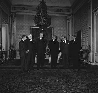 Il Presidente della Repubblica Giuseppe Saragat riceve in udienza Philippe Zutter, ambasciatore della Confederazione Elvetica, con una delegazione della Commissione italo-svizzera per la pubblicazione delle opere di Carlo Cattaneo