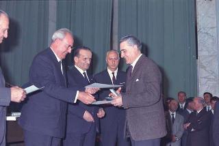 Intervento del Presidente della Repubblica Giuseppe Saragat alla cerimonia per il conferimento delle Stelle al Merito ai nuovi Maestri del Lavoro EUR, Palazzo della civiltà del lavoro