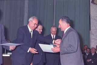 Intervento del Presidente della Repubblica Giuseppe Saragat alla cerimonia per il conferimento delle Stelle al Merito ai nuovi Maestri del Lavoro EUR, Palazzo della civiltà del lavoro