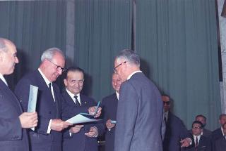 Intervento del Presidente della Repubblica Giuseppe Saragat alla cerimonia per il conferimento delle Stelle al Merito ai nuovi Maestri del Lavoro EUR, Palazzo della civiltà del lavoro