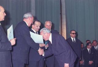 Intervento del Presidente della Repubblica Giuseppe Saragat alla cerimonia per il conferimento delle Stelle al Merito ai nuovi Maestri del Lavoro EUR, Palazzo della civiltà del lavoro