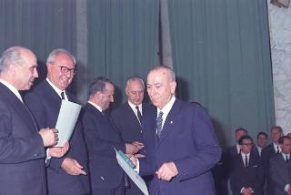 Intervento del Presidente della Repubblica Giuseppe Saragat alla cerimonia per il conferimento delle Stelle al Merito ai nuovi Maestri del Lavoro EUR, Palazzo della civiltà del lavoro